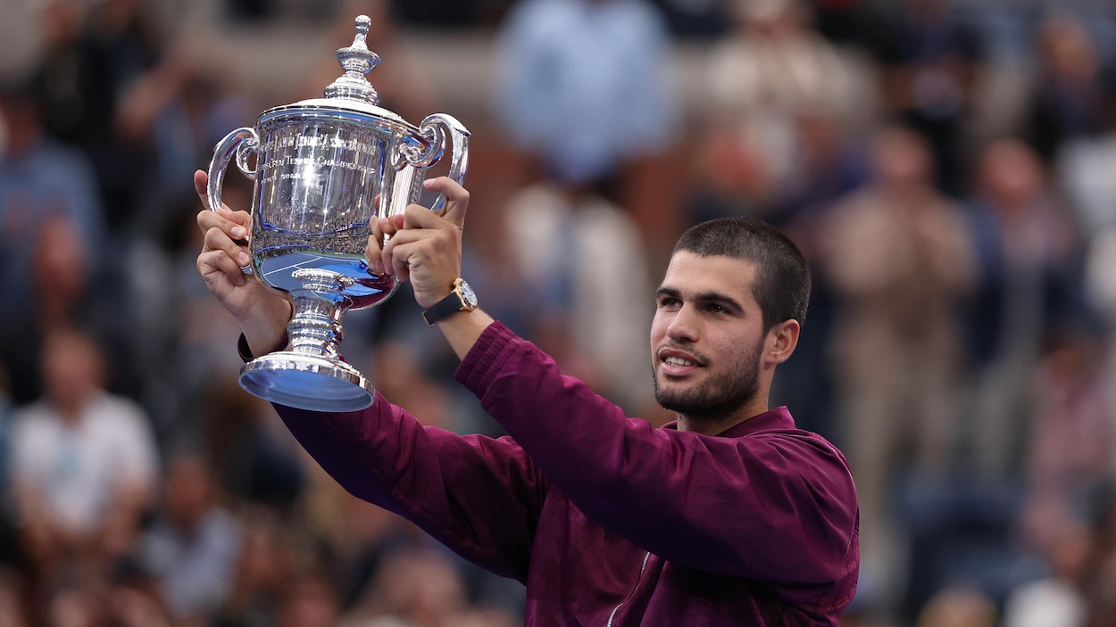 Carlos Alcaraz bat Jannik Sinner en finale des Internationaux des États-Unis