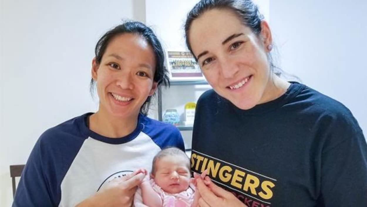 Caroline Ouellette, Julie Chu et leur enfant, Liv Caroline Ouellette, Julie Chu et leur enfant, Liv