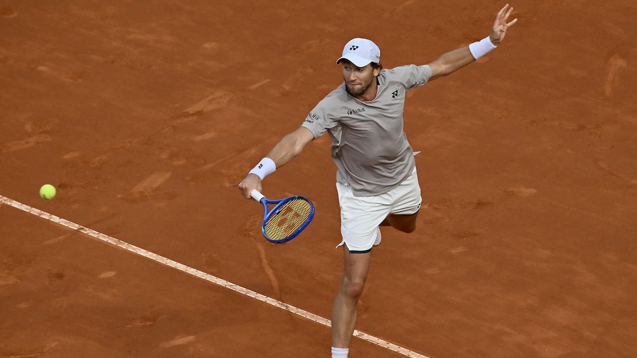 Casper Ruud surclasse Darderi et file en finale à Rome, Sinner-Medvedev reporté