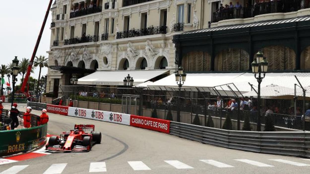 Charles Leclerc dans les rues de Monaco
