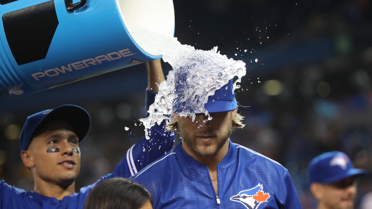 Chris Rowley remporte son premier départ avec les Blue Jays Chris Rowley remporte son premier départ avec les Blue Jays