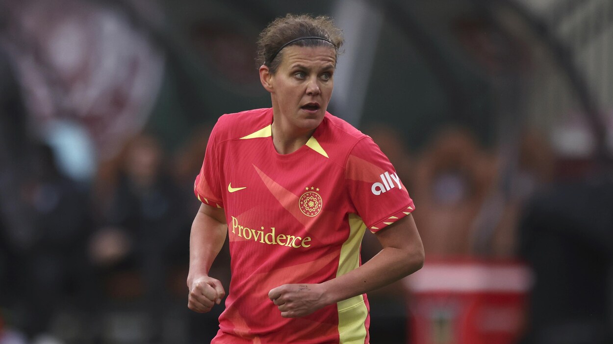 Christine Sinclair range officiellement ses crampons