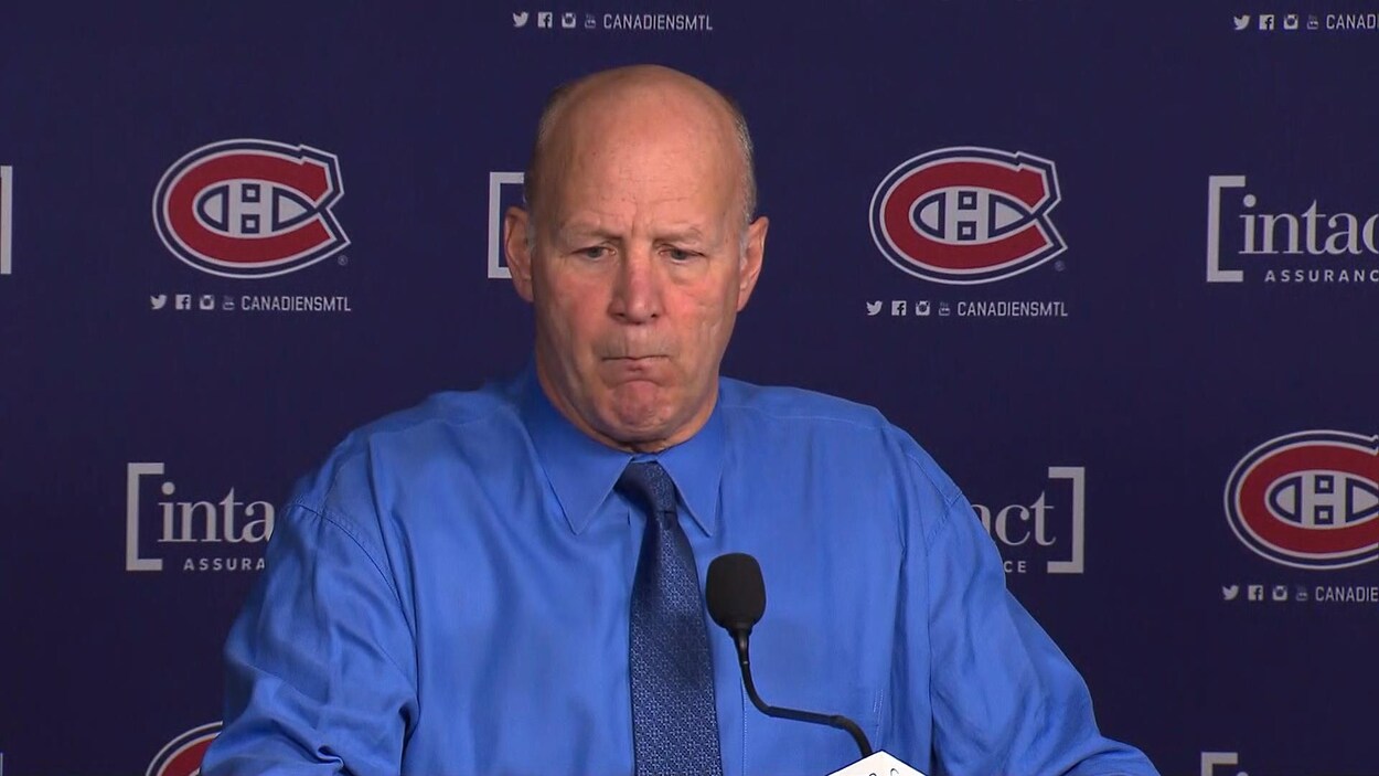 Claude Julien se pince les lèvres.