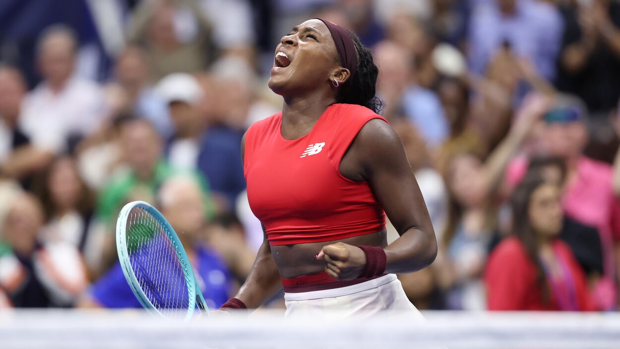 Coco Gauff poursuit difficilement sa route à New York