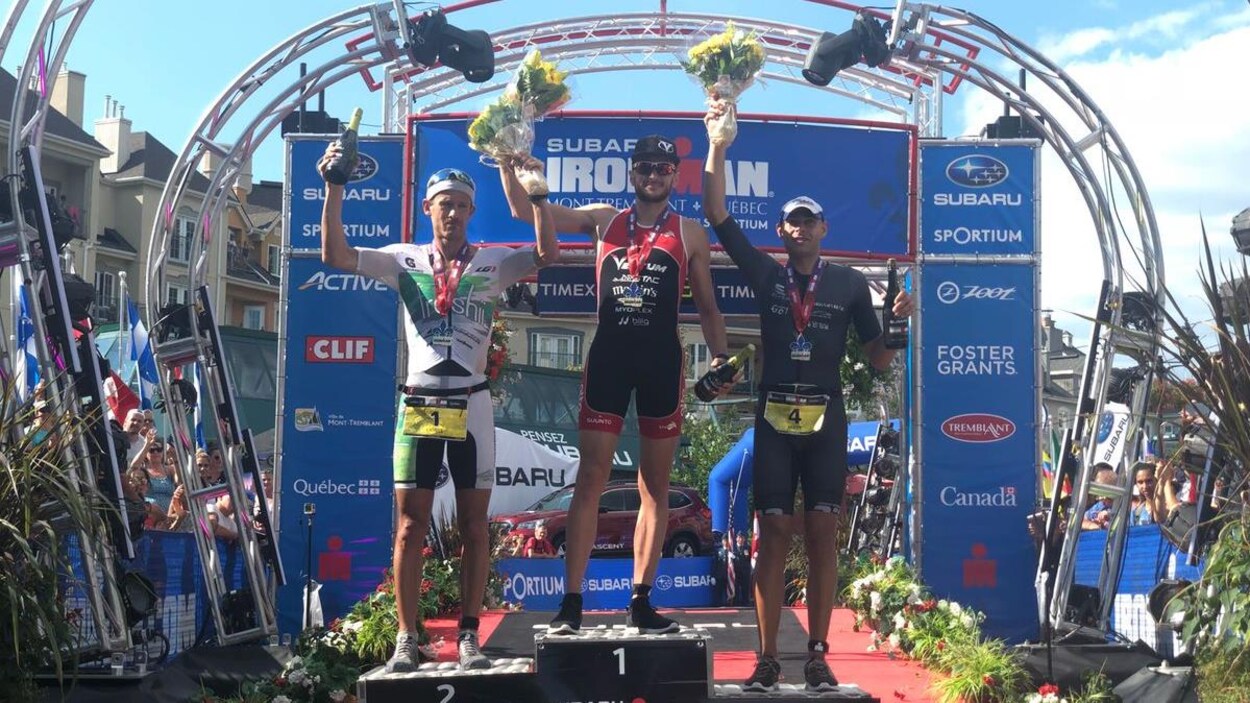 Cody Beals (au centre), gagnant de l'épreuve
