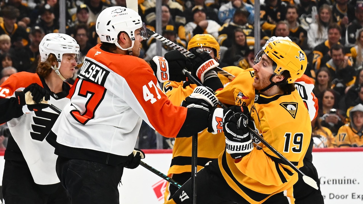 Vladar ferme la porte pour les Flyers, les Penguins dans le trouble