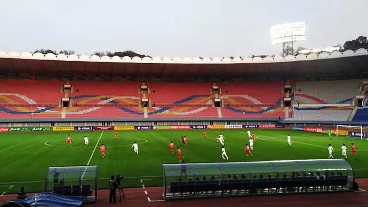 Elles jouent dans un stade vide.