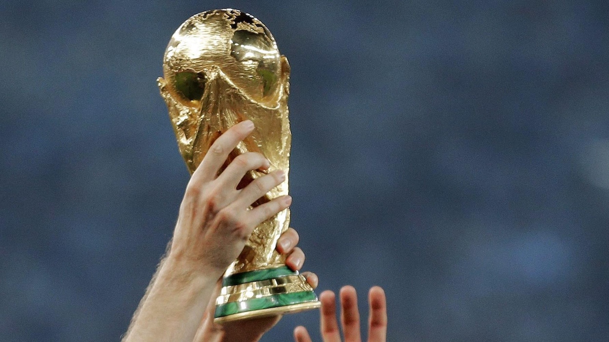 Le trophée de la Coupe du monde de soccer