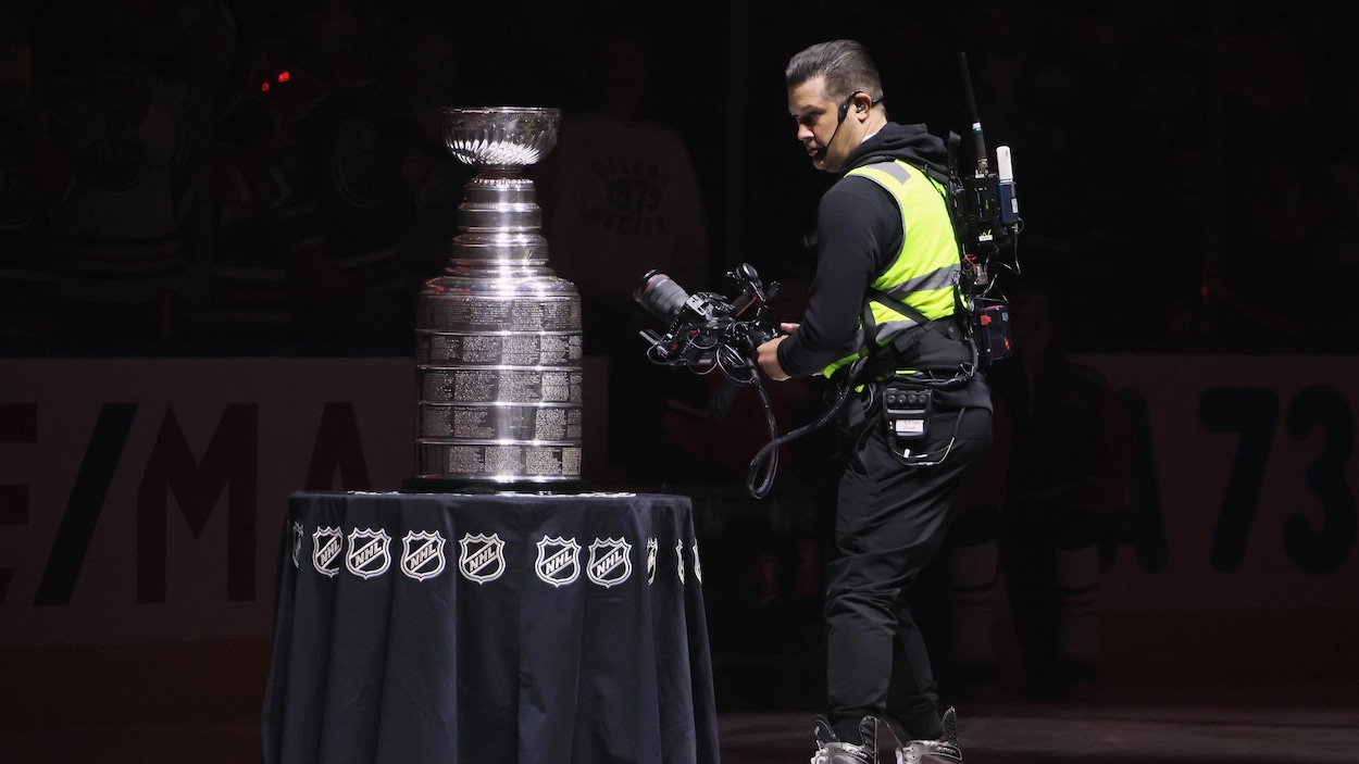 La coupe Stanley en visite à Leduc