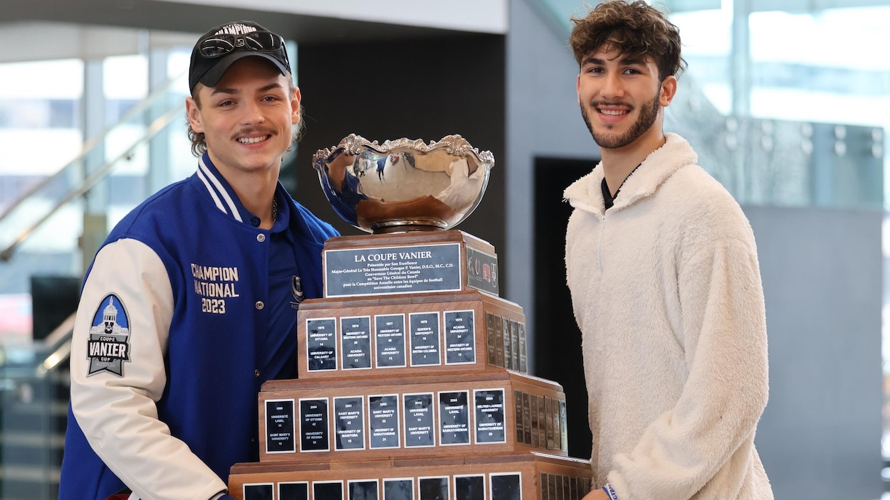 « L’impression d’être sur un nuage » : les Carabins ramènent la coupe Vanier à Montréal
