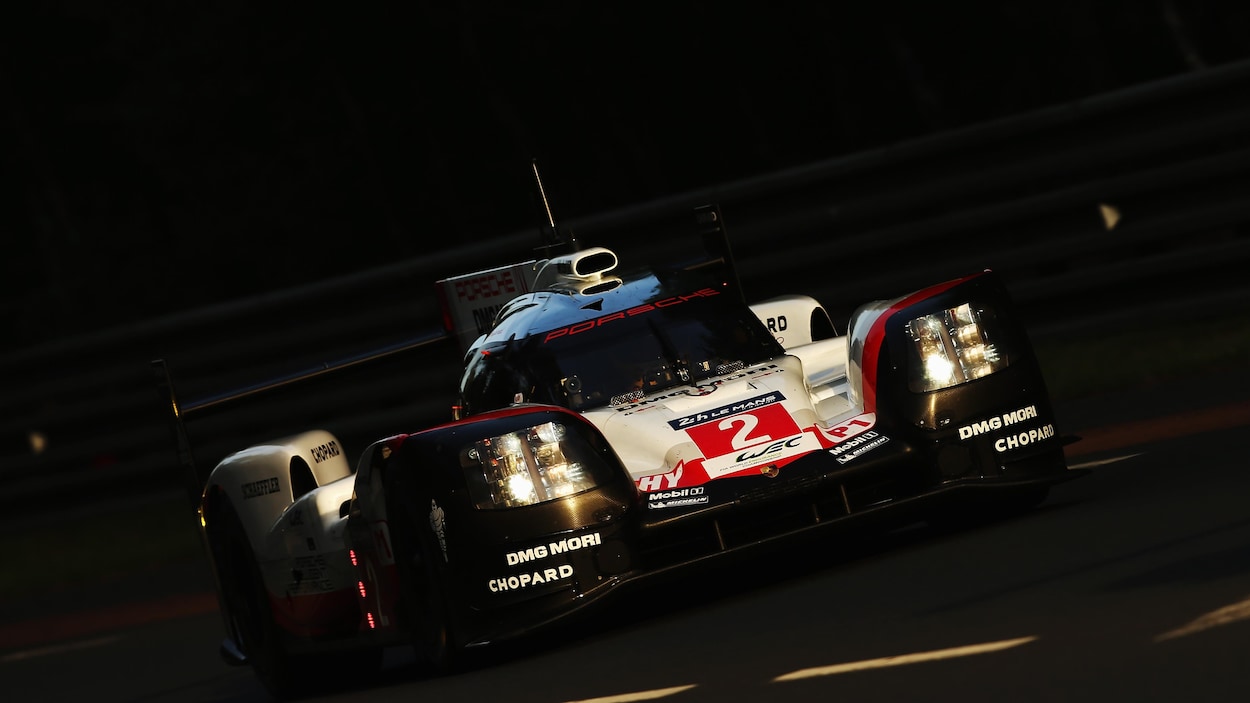 La Porsche no 2 de l’Allemand Timo Bernhard et des Néo-Zélandais Brendon Hartley et Earl Bamber a triomphé aux 24 heures du Mans La Porsche no 2 de l’Allemand Timo Bernhard et des Néo-Zélandais Brendon Hartley et Earl Bamber a triomphé aux 24 heures du Mans