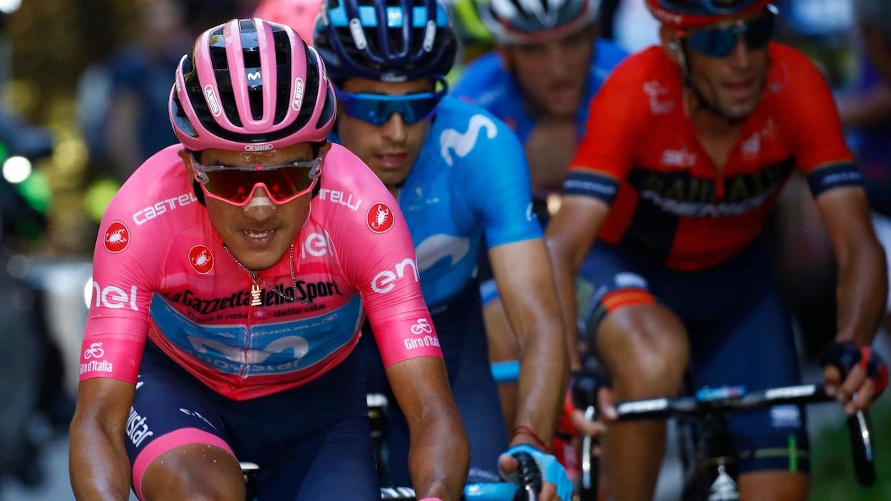 L’Équatorien Richard Carapaz (à l'avant) en action à l'avant-dernière étape du Giro