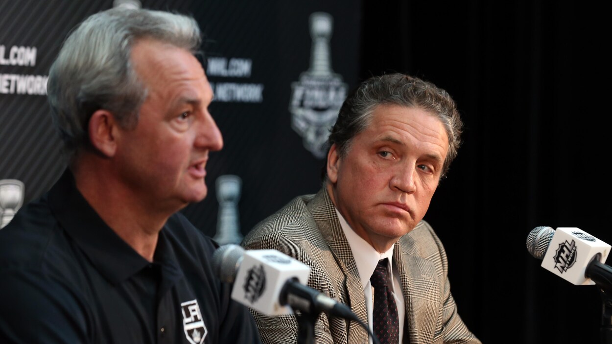 Darryl Sutter (gauche) et Dean Lombardi (droite) Darryl Sutter (gauche) et Dean Lombardi (droite)