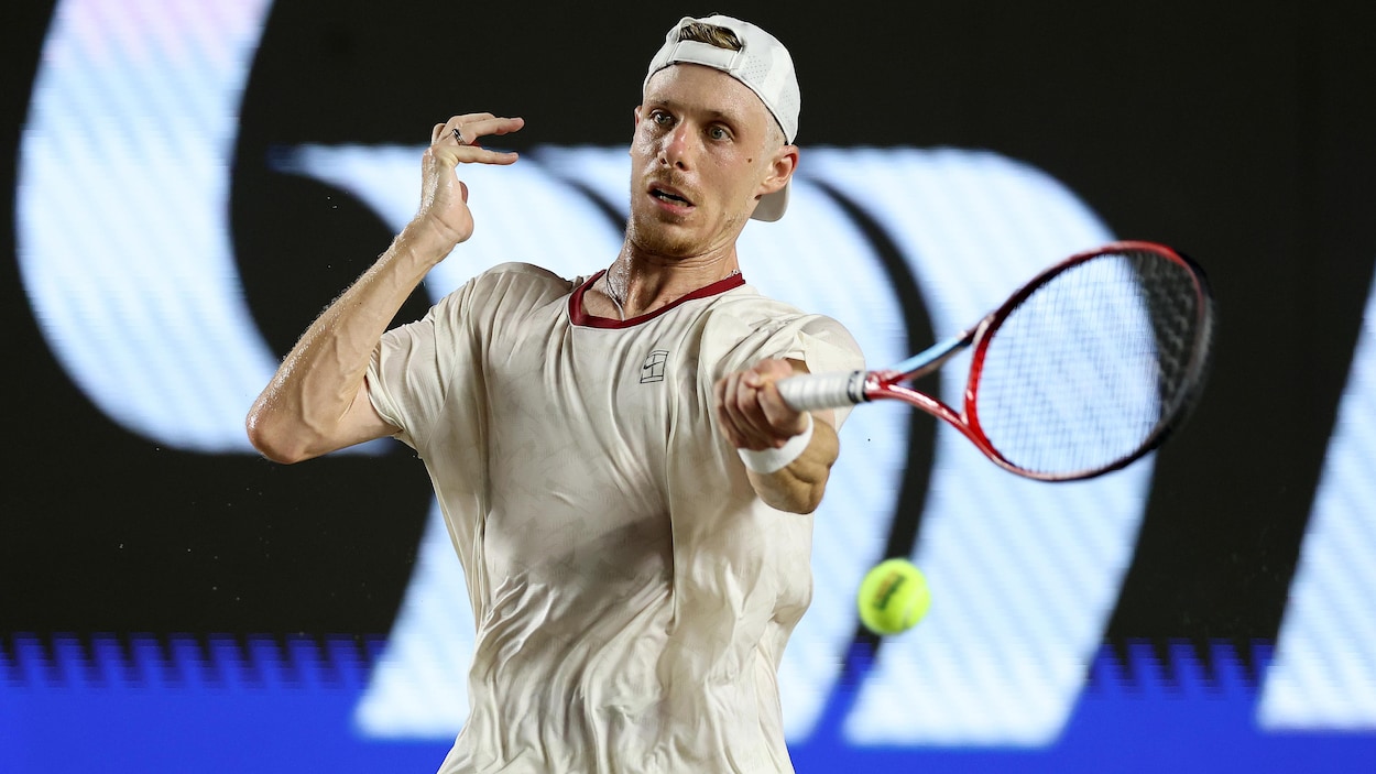 Denis Shapovalov accède aux demi-finales au Mexique