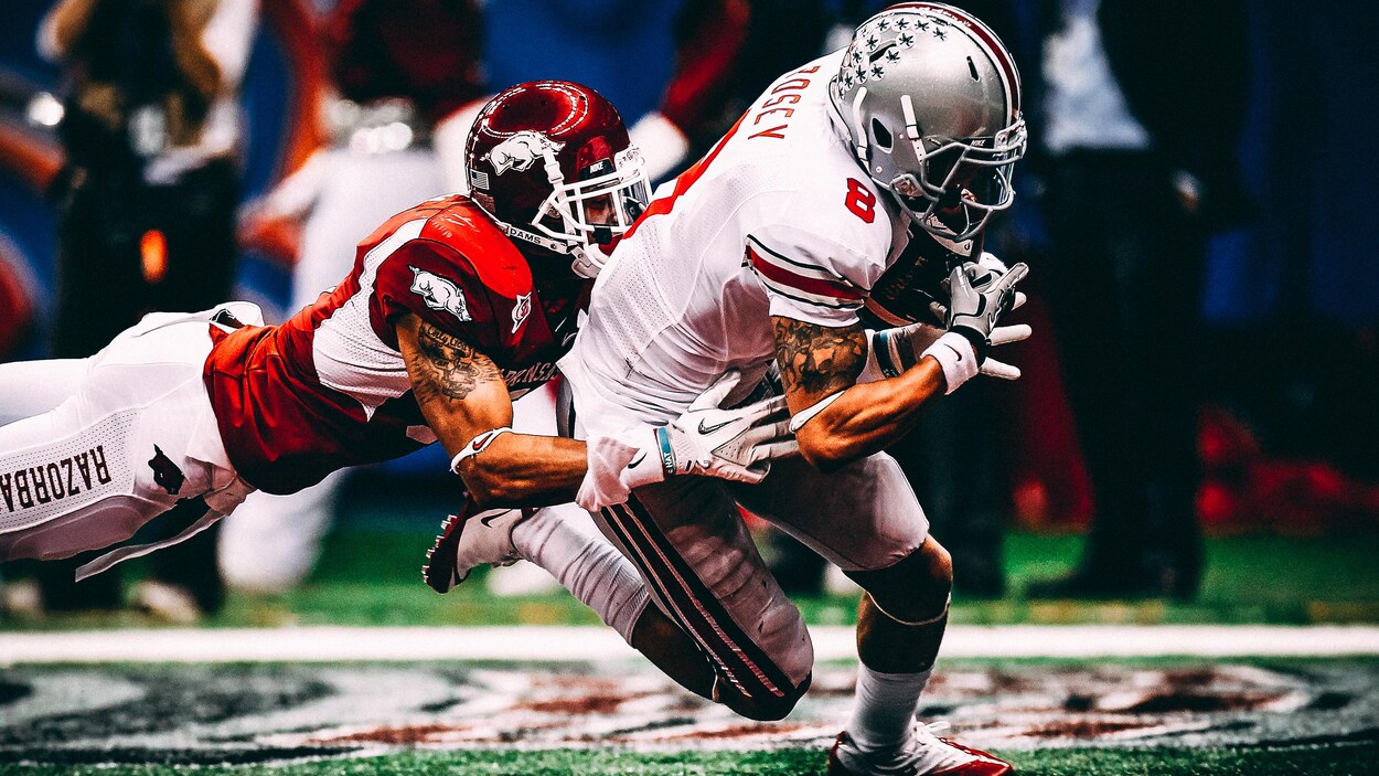 DeVier Posey capte une passe de touché de 43 verges contre l'Université de l'Arkansas, au Sugar Bowl, en janvier 2011. DeVier Posey capte une passe de touché de 43 verges contre l'Université de l'Arkansas, au Sugar Bowl, en janvier 2011.
