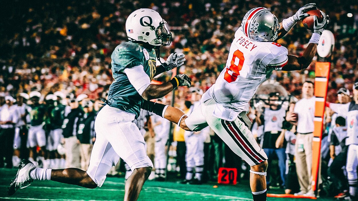 DeVier Posey capte une passe et marque un touché au quatrième quart du Rose Bowl, le 1er janvier 2010, contre l'Université de l'Oregon. DeVier Posey capte une passe et marque un touché au quatrième quart du Rose Bowl, le 1er janvier 2010, contre l'Université de l'Oregon.