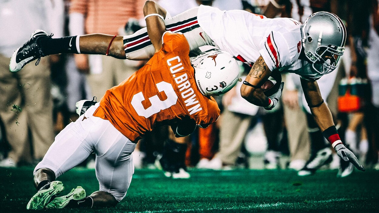 DeVier Posey plonge pour gagner un premier jeu contre l'Université du Texas au Fiesta Bowl, en janvier 2009. DeVier Posey plonge pour gagner un premier jeu contre l'Université du Texas au Fiesta Bowl, en janvier 2009.