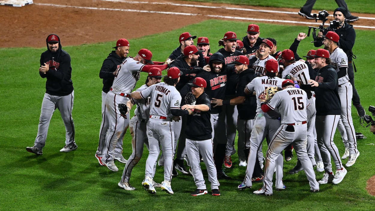 Les Diamondbacks Affronteront Les Rangers En Série Mondiale | Radio-Canada