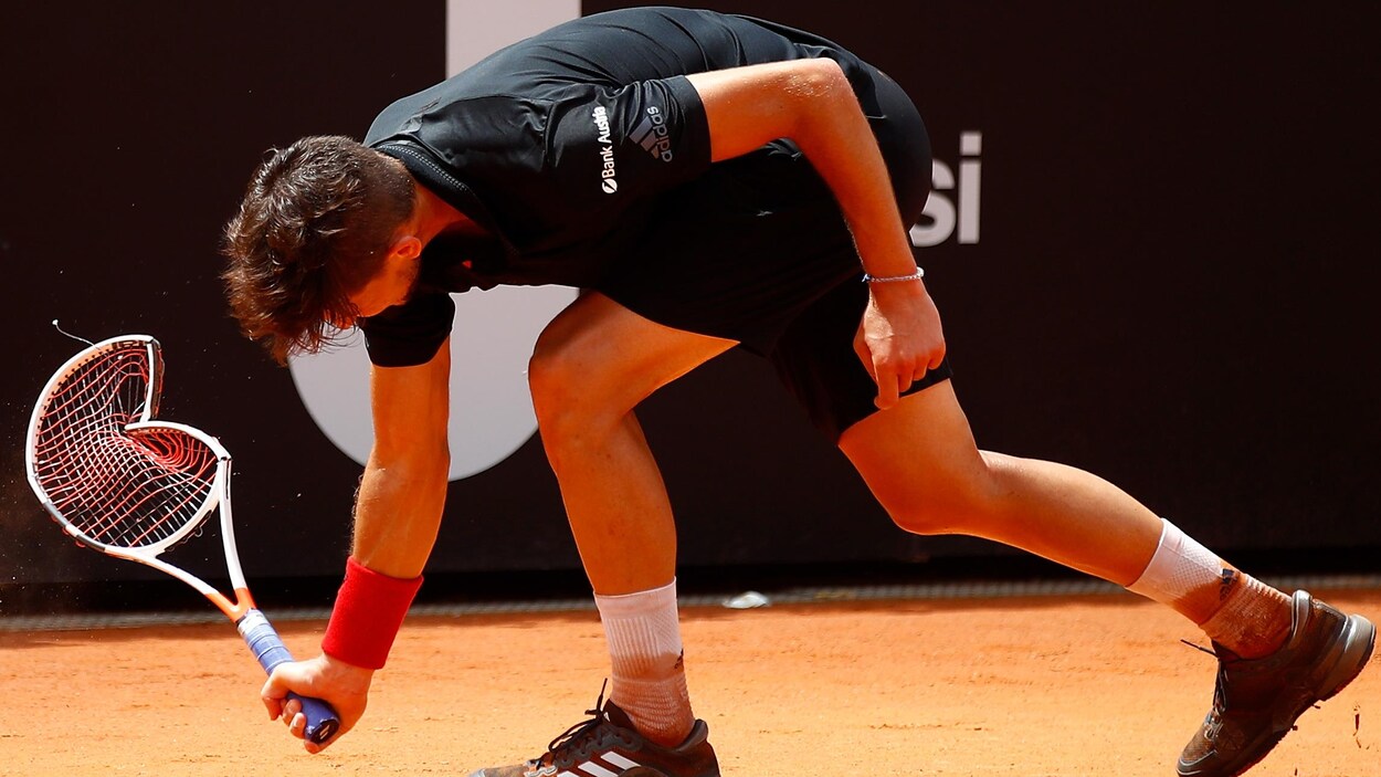 Dominic Thiem casse sa raquette à Rome