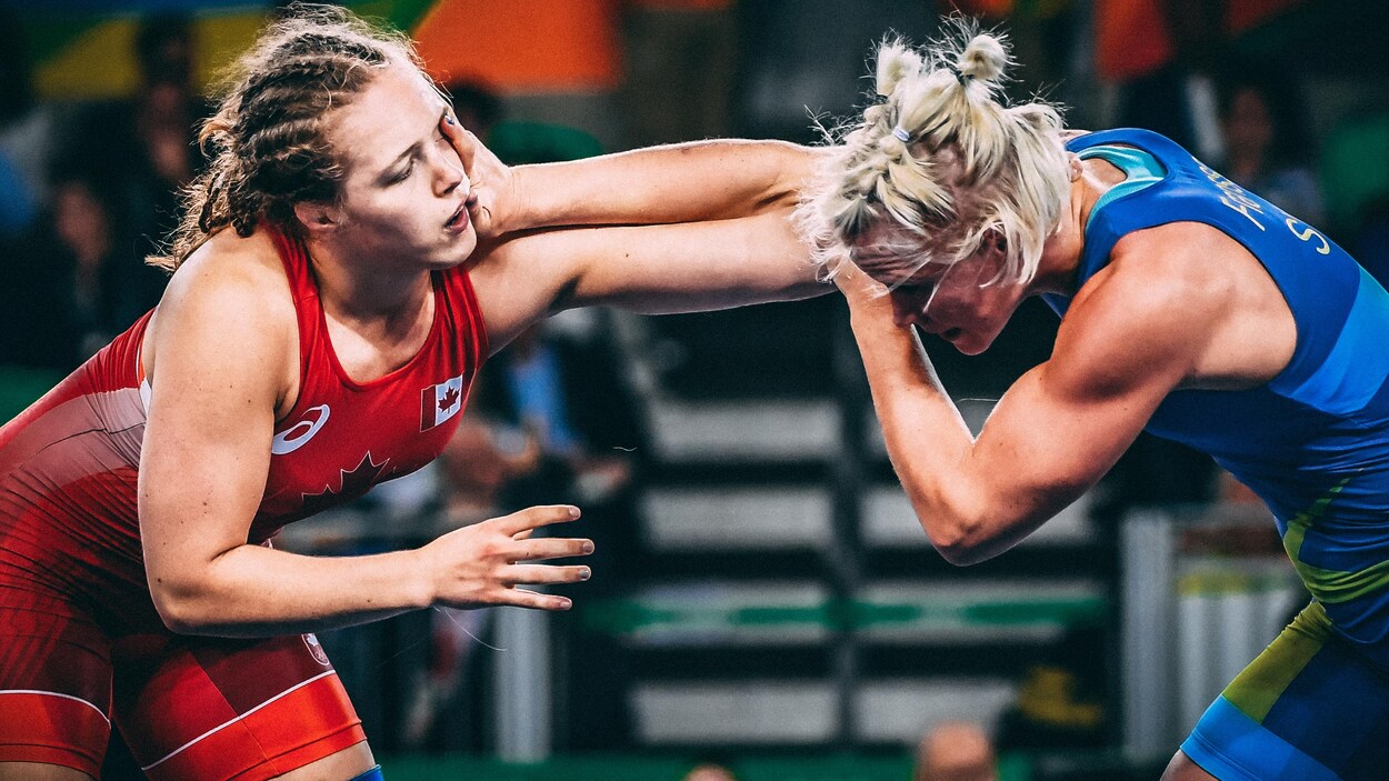 Dori Yeats (gauche) repousse la Suédoise Anna Jenny Fransson pendant leur combat pour la médaille de bronze des moins de 69 kg aux Jeux olympiques de Rio. Dori Yeats (gauche) repousse la Suédoise Anna Jenny Fransson pendant leur combat pour la médaille de bronze des moins de 69 kg aux Jeux olympiques de Rio.
