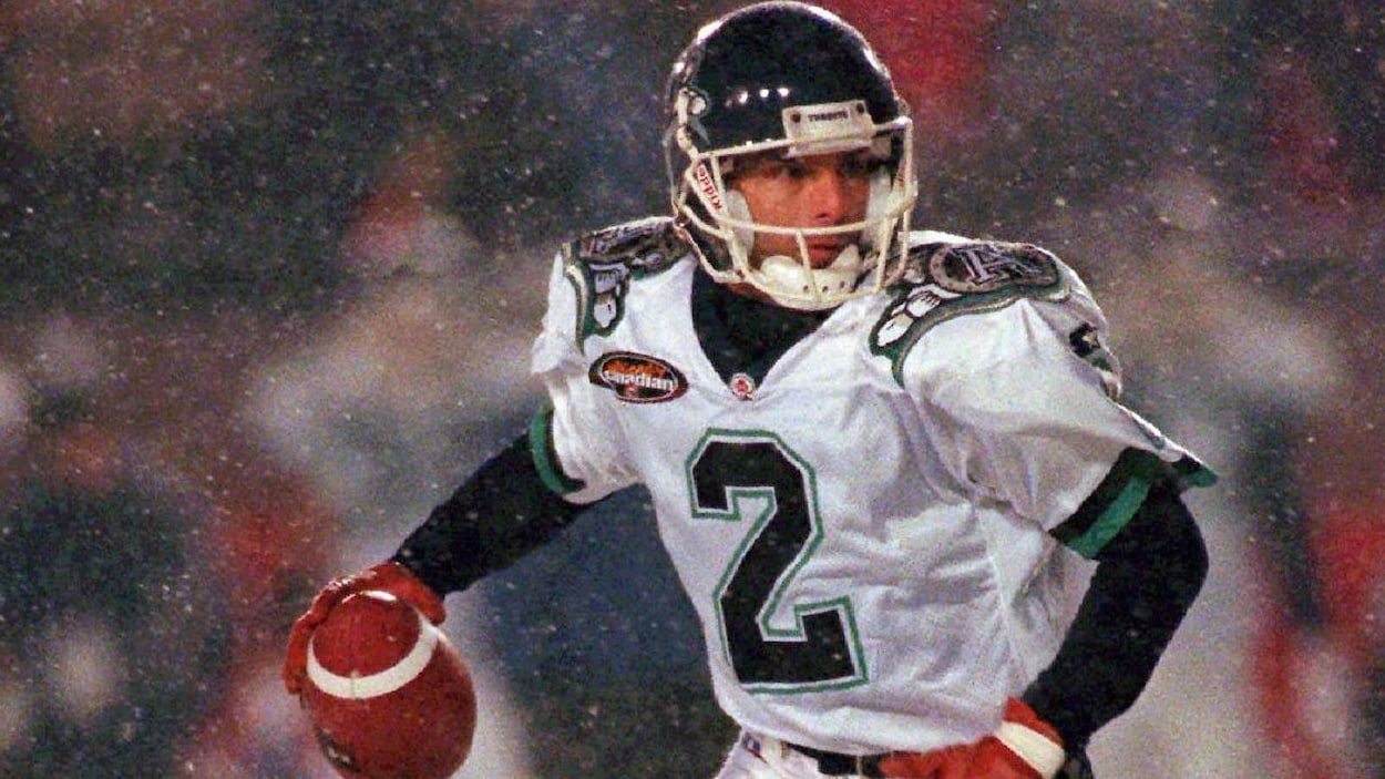 Doug Flutie au match de la Coupe Grey de 1996 Doug Flutie au match de la Coupe Grey de 1996