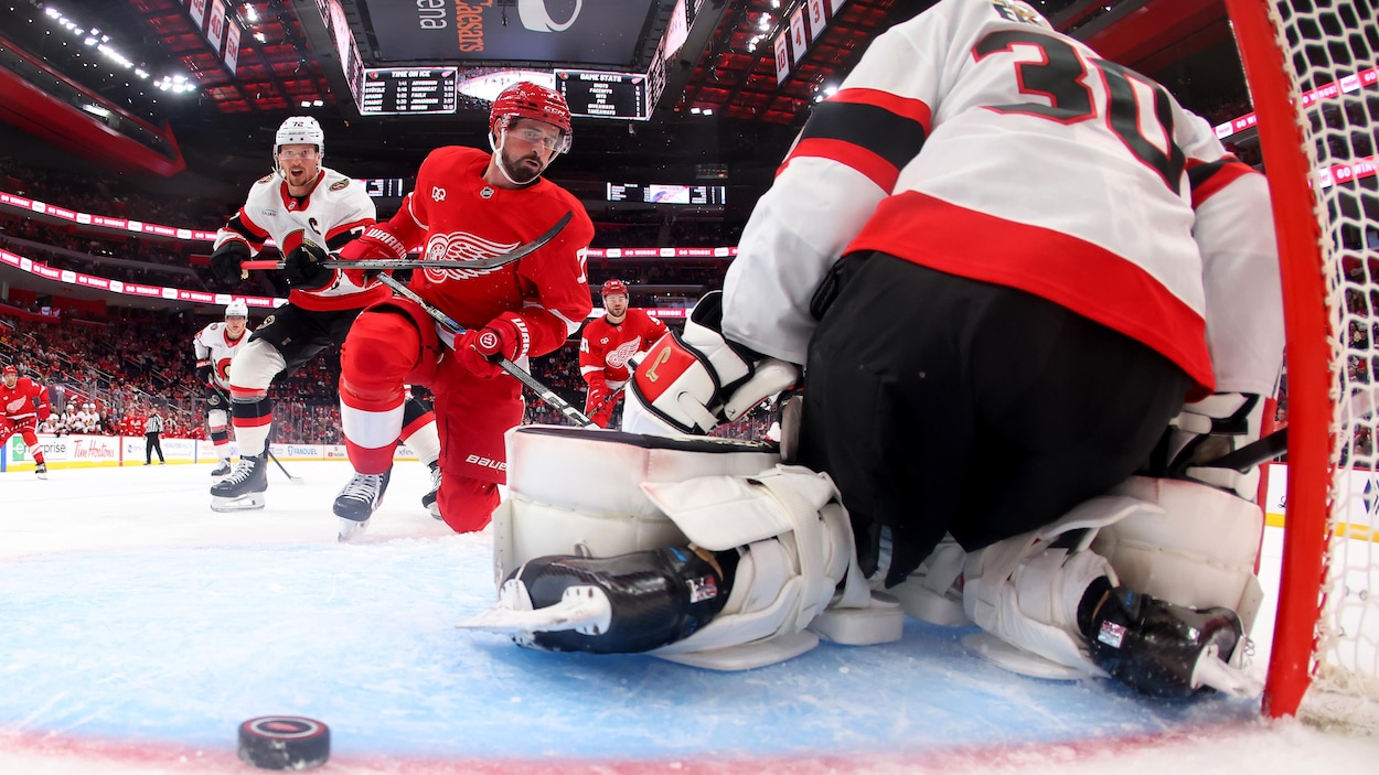 Malgré les huées, Dylan Larkin aide les Red Wings à vaincre les Sénateurs