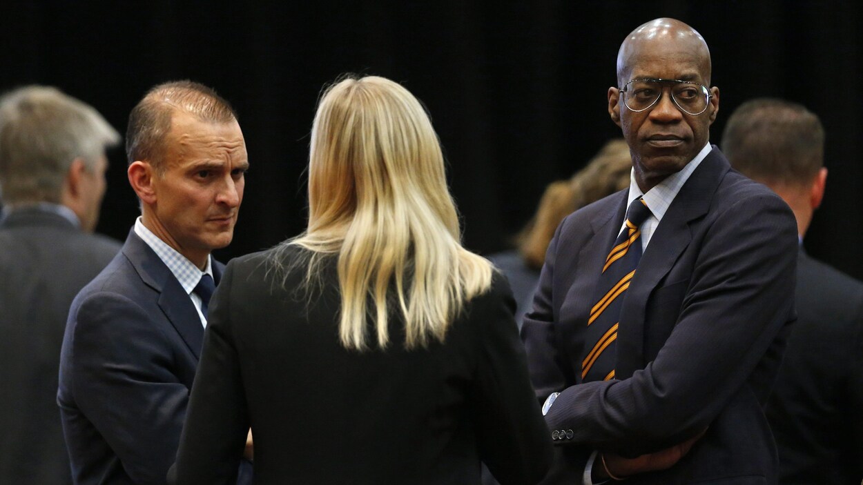 Edwin Moses (à droite) à la réunion de l'Agence mondiale antidopage tenue à Colorado Springs en novembre 2015 Edwin Moses (à droite) à la réunion de l'Agence mondiale antidopage tenue à Colorado Springs en novembre 2015