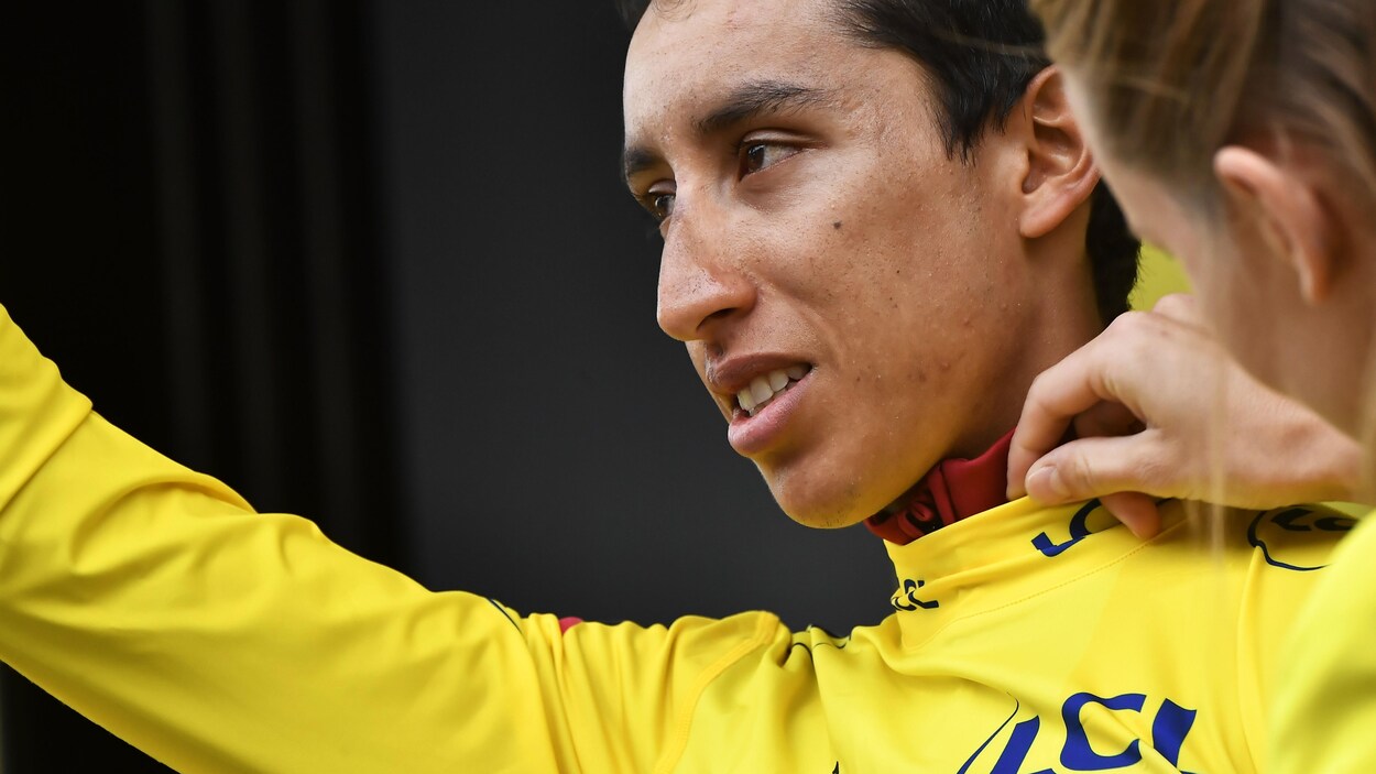 Gros plan de profil du coureur