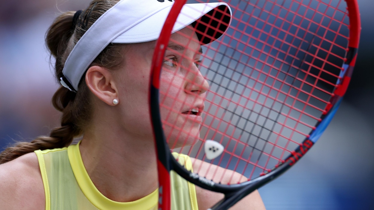 Rybakina bat Zheng en quarts de finale à New York et devient no 1 mondiale