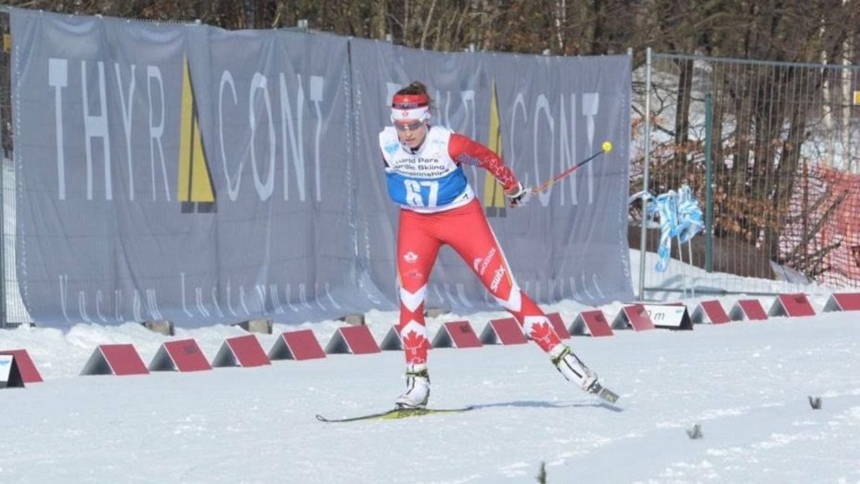 La skieuse de fond Emily Young La skieuse de fond Emily Young