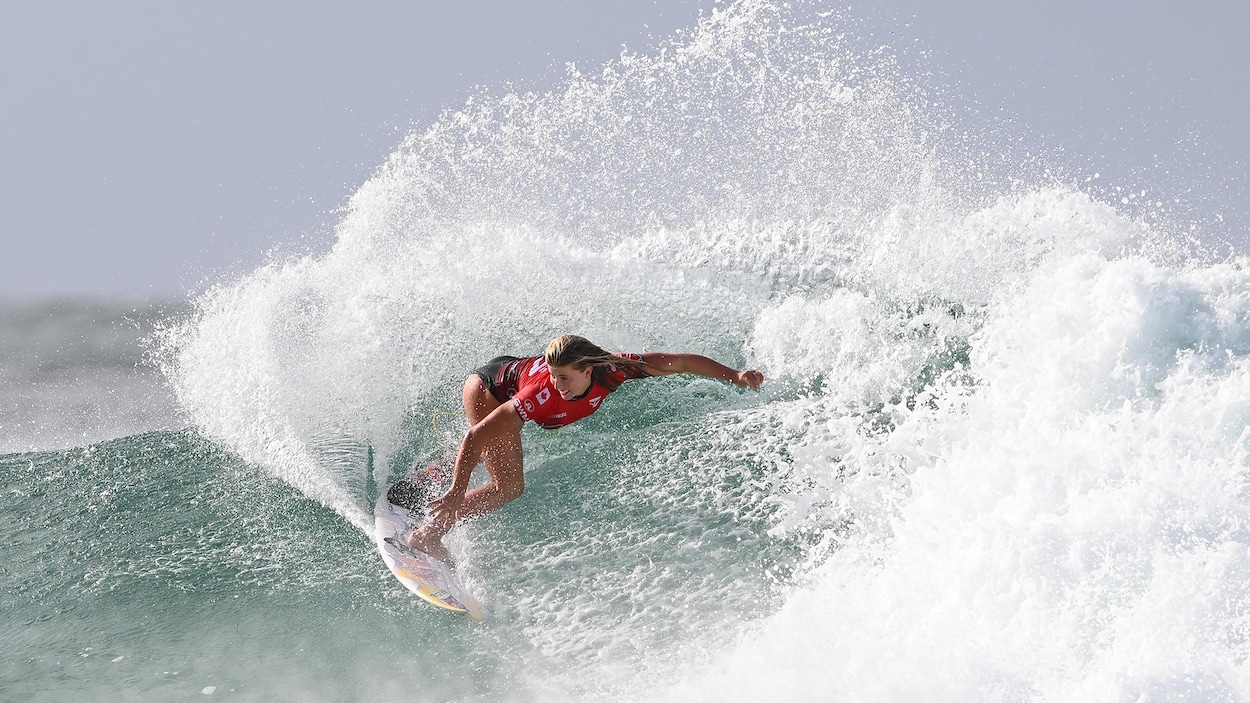 Erin Brooks, la surfeuse canadienne qui fait tourner les têtes