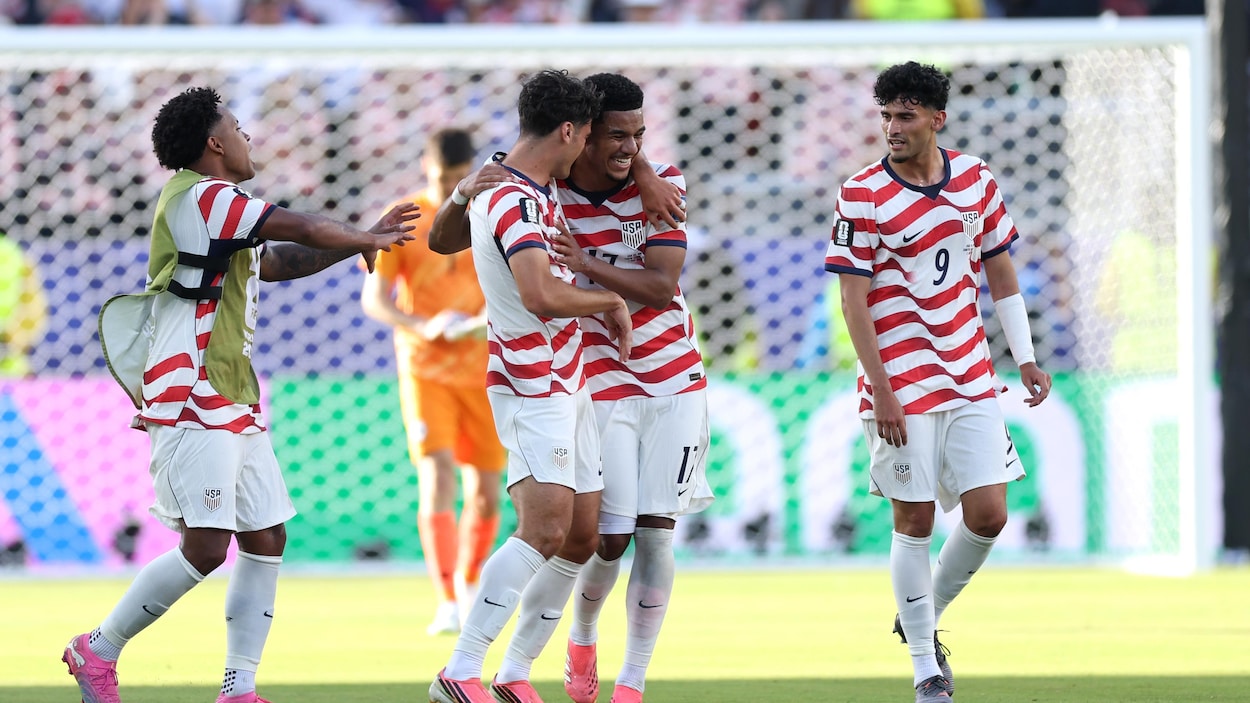 Les États-Unis battent la Bosnie pour se qualifier en huitièmes de finale au Mondial