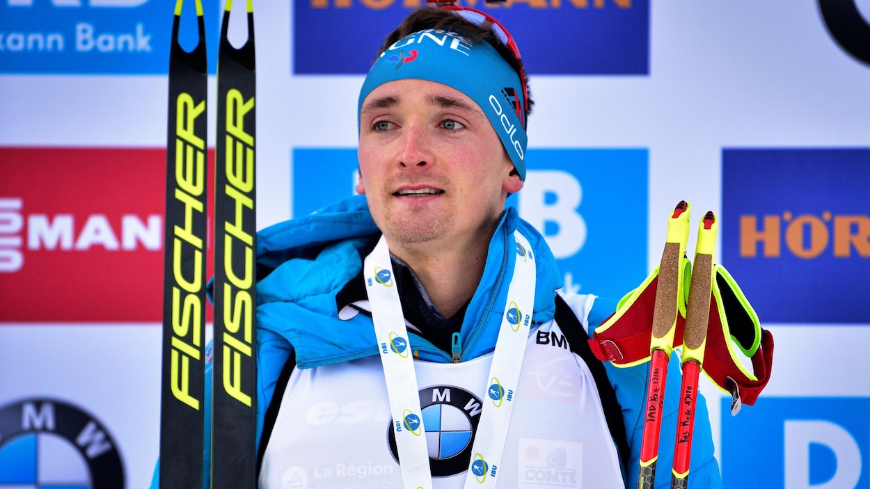 Il a les larmes aux yeux sur le podium.