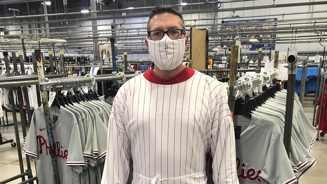 L'entreprise Fanatics se lance dans la production de blouses pendant la pandémie du nouveau coronavirus.