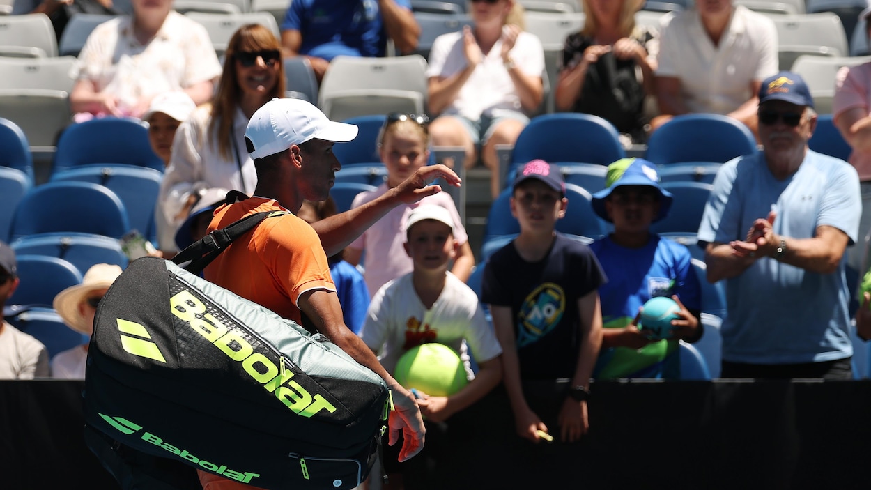 Des crampes forcent Félix Auger-Aliassime à l’abandon aux Internationaux d’Australie