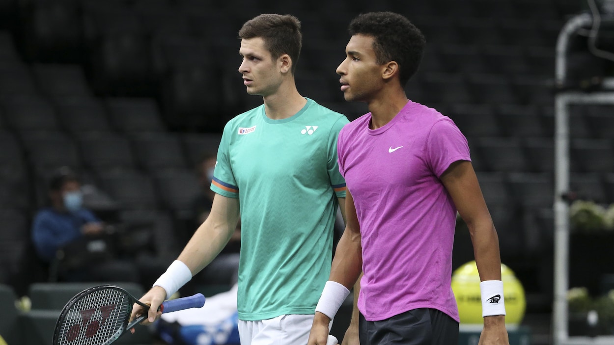 Auger-Aliassime couronné en double à Paris, Medvedev ...