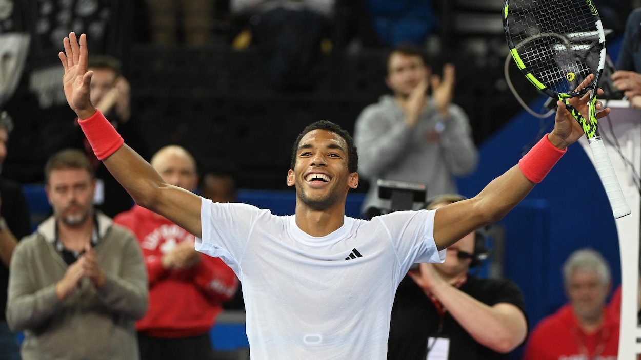 Félix Auger-Aliassime vainc Stan Wawrinka et passe en quarts à Montpellier