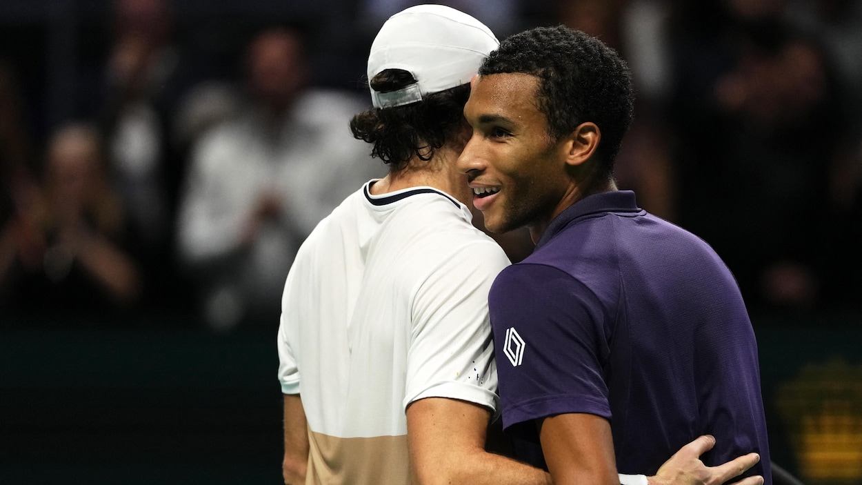 Sans souci, Félix Auger-Aliassime file en demi-finales à Paris