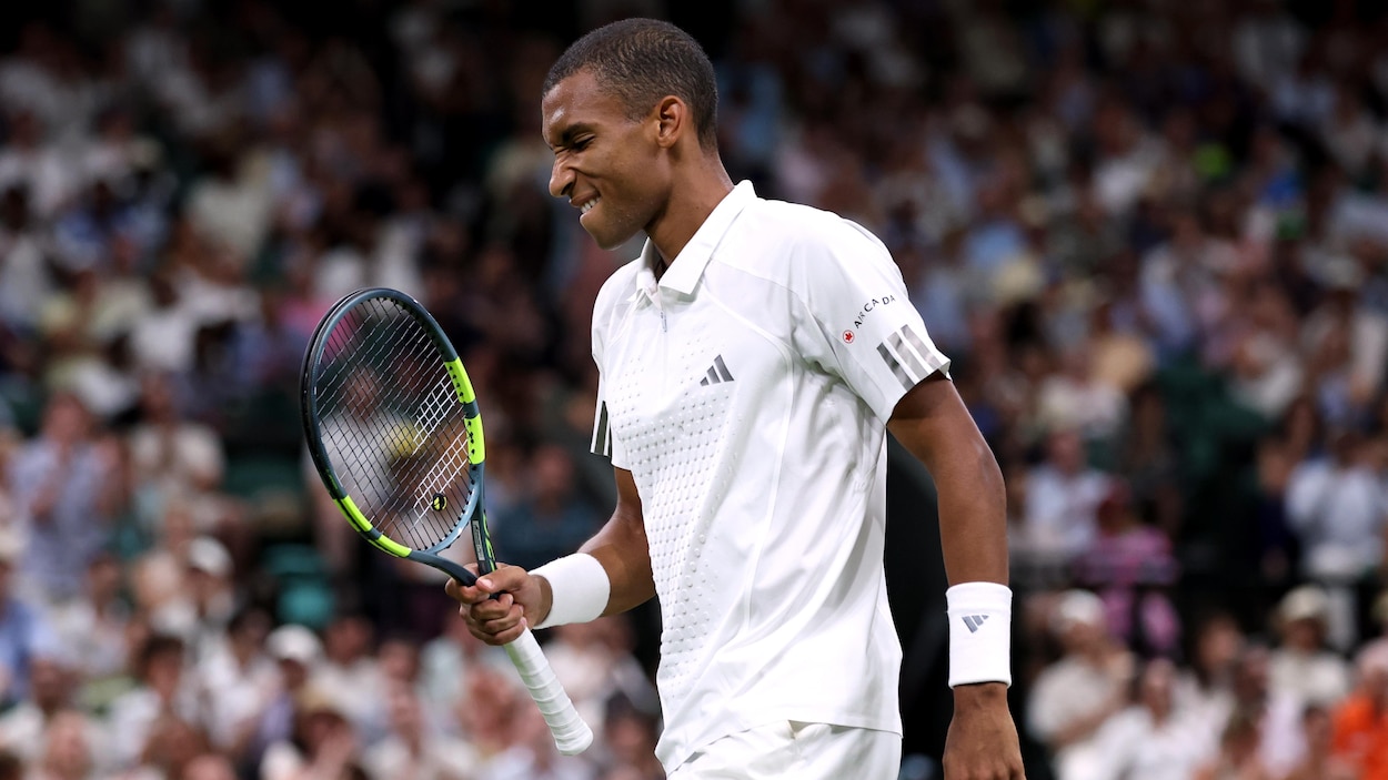 Novak Djokovic vainc Félix Auger-Aliassime au bout du suspense en quarts à Wimbledon