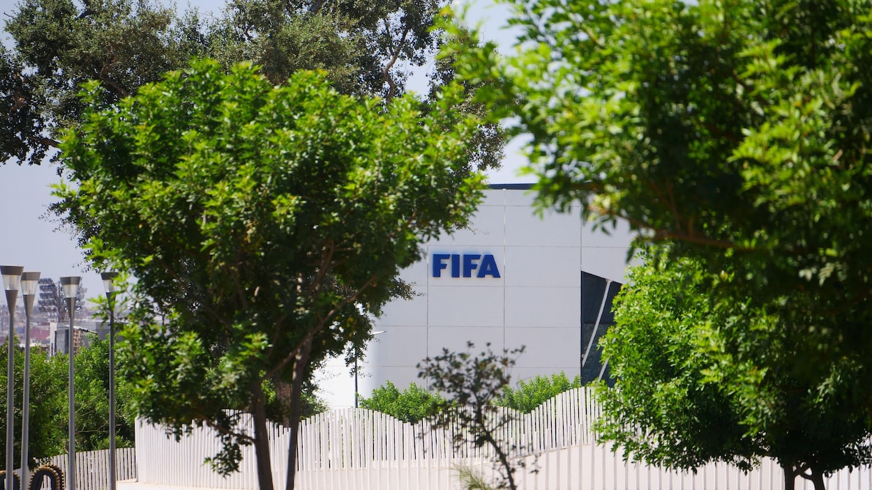 La FIFA reconnaît des « erreurs » et présente des « excuses »