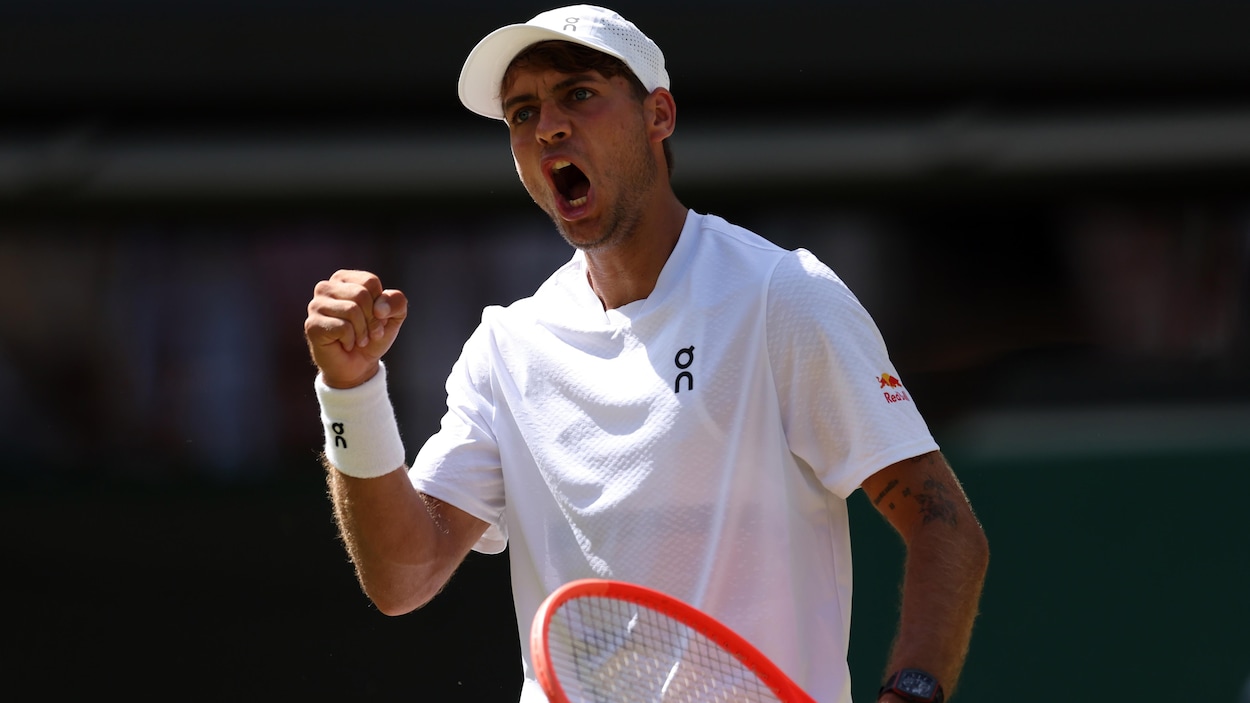 Cobolli élimine de Minaur et atteint les quarts de finale à Wimbledon