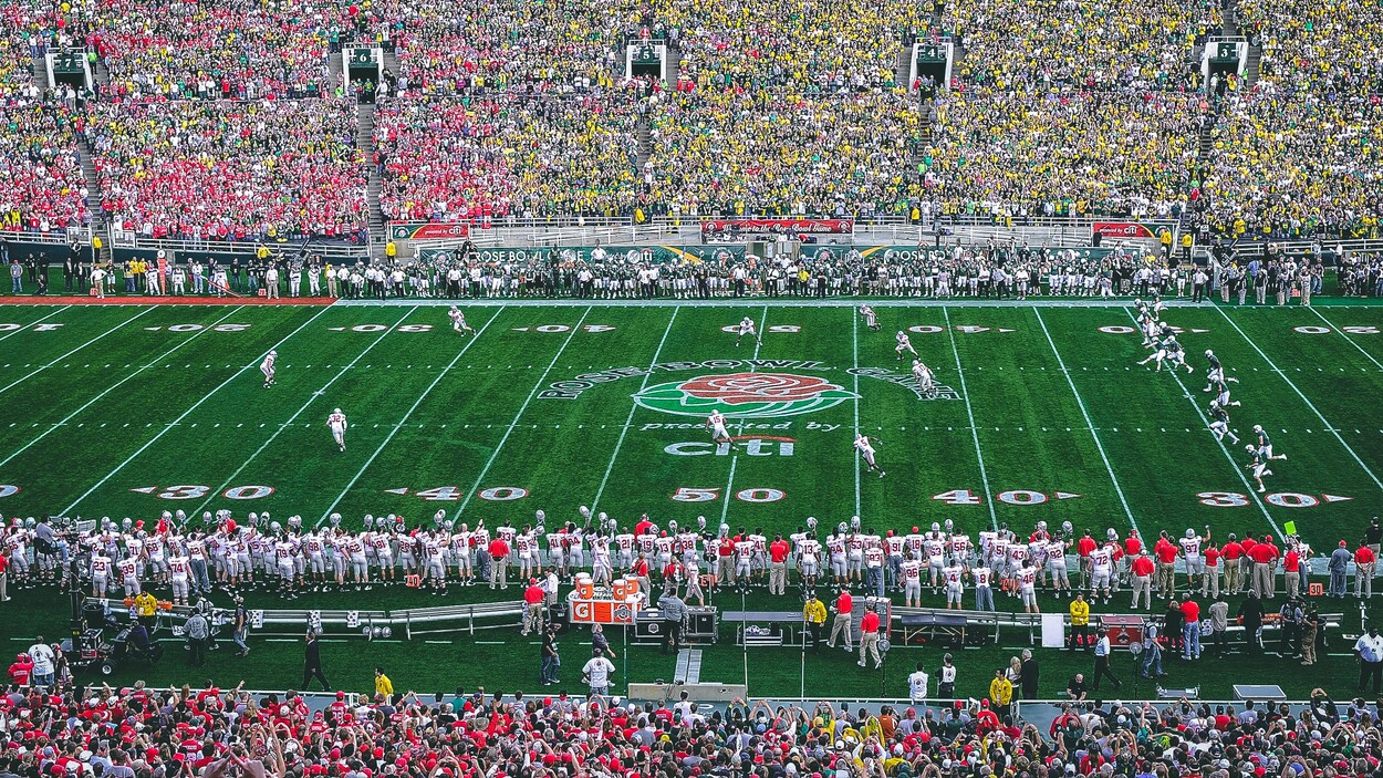 Le botté d'envoi du Rose Bowl, le 1er janvier 2010 Le botté d'envoi du Rose Bowl, le 1er janvier 2010