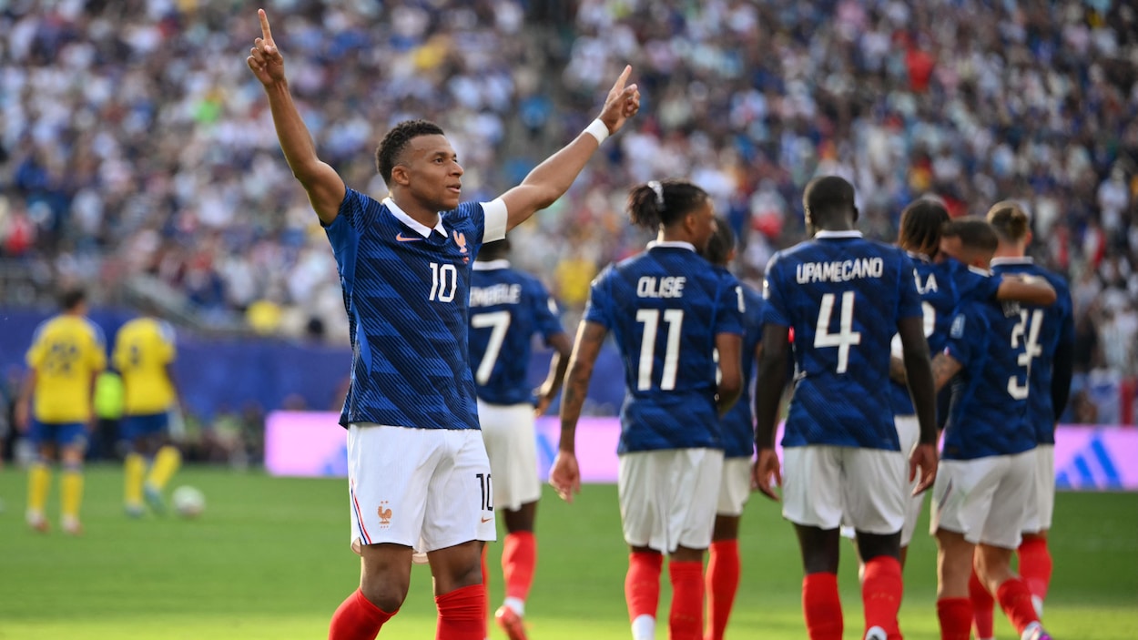 Mondial : Menée par Mbappé, la France surclasse la Suède