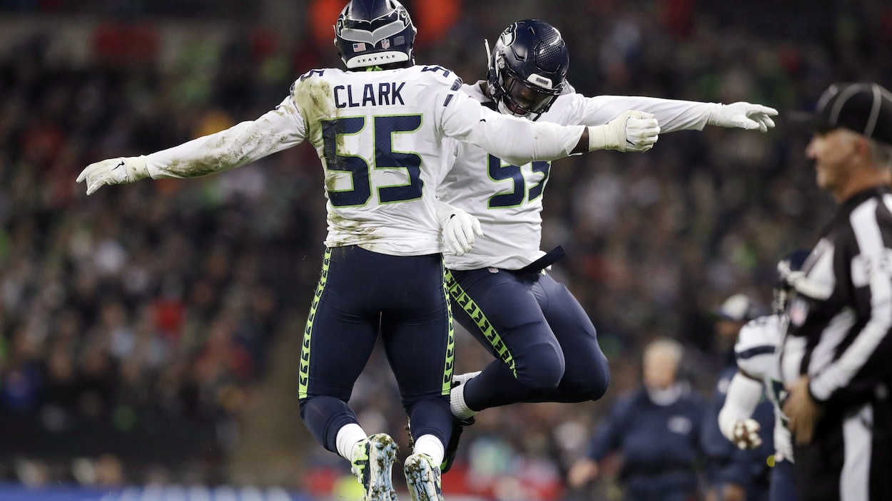 Frank Clark (no 55) et Branden Jackson (no 93)