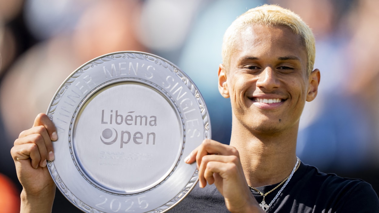 Gabriel Diallo gagne son premier titre sur le circuit de l’ATP à Bois-le-Duc