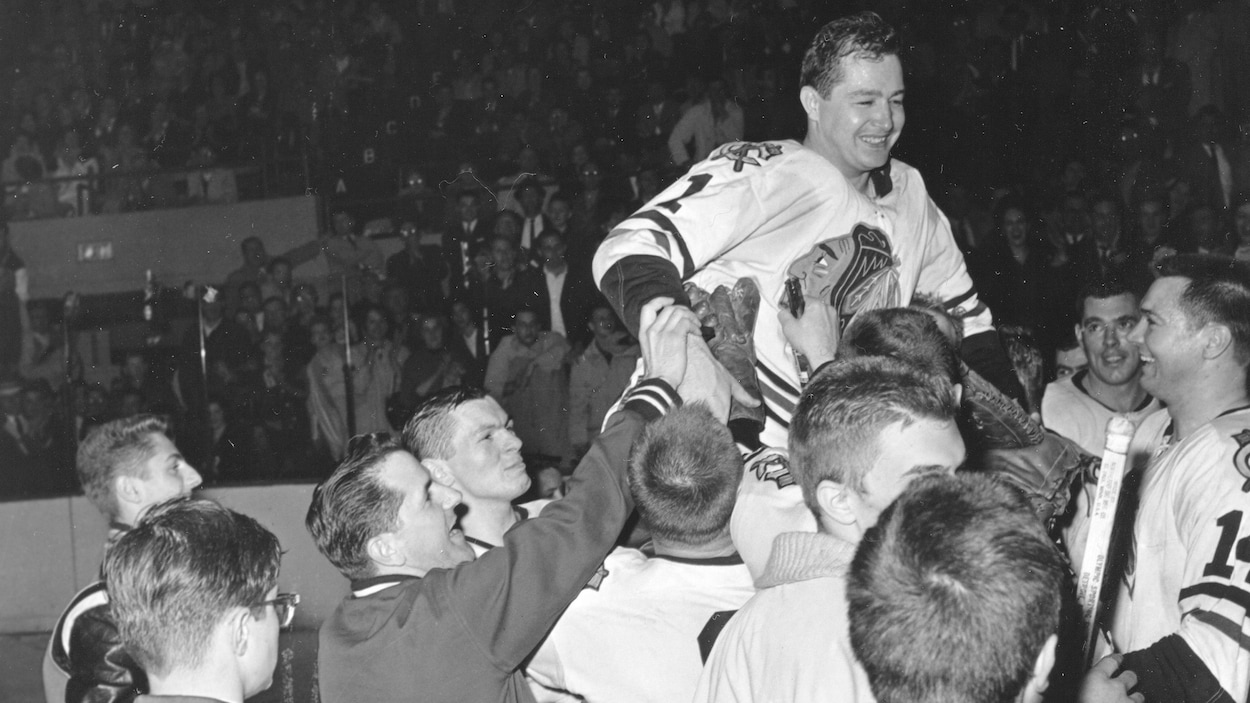 Glenn Hall, gardien légendaire des Blackhawks, meurt à 94 ans