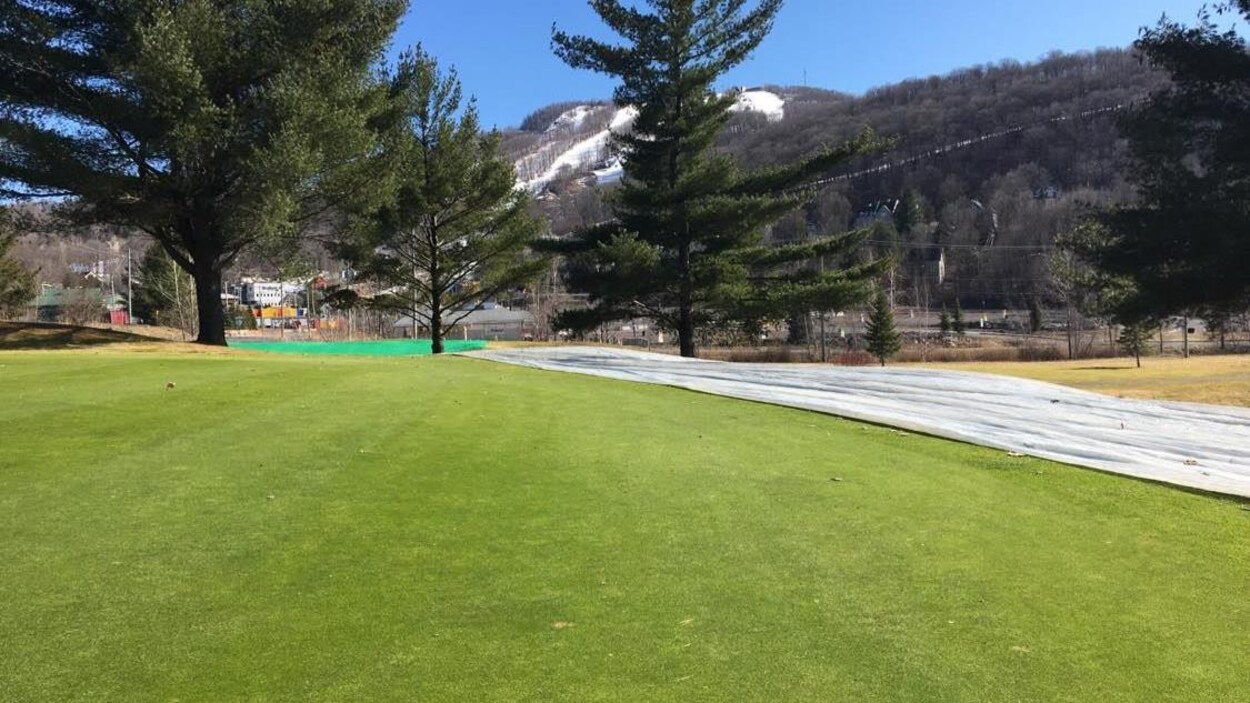 La montagne de Bromont est en arrière-plan.