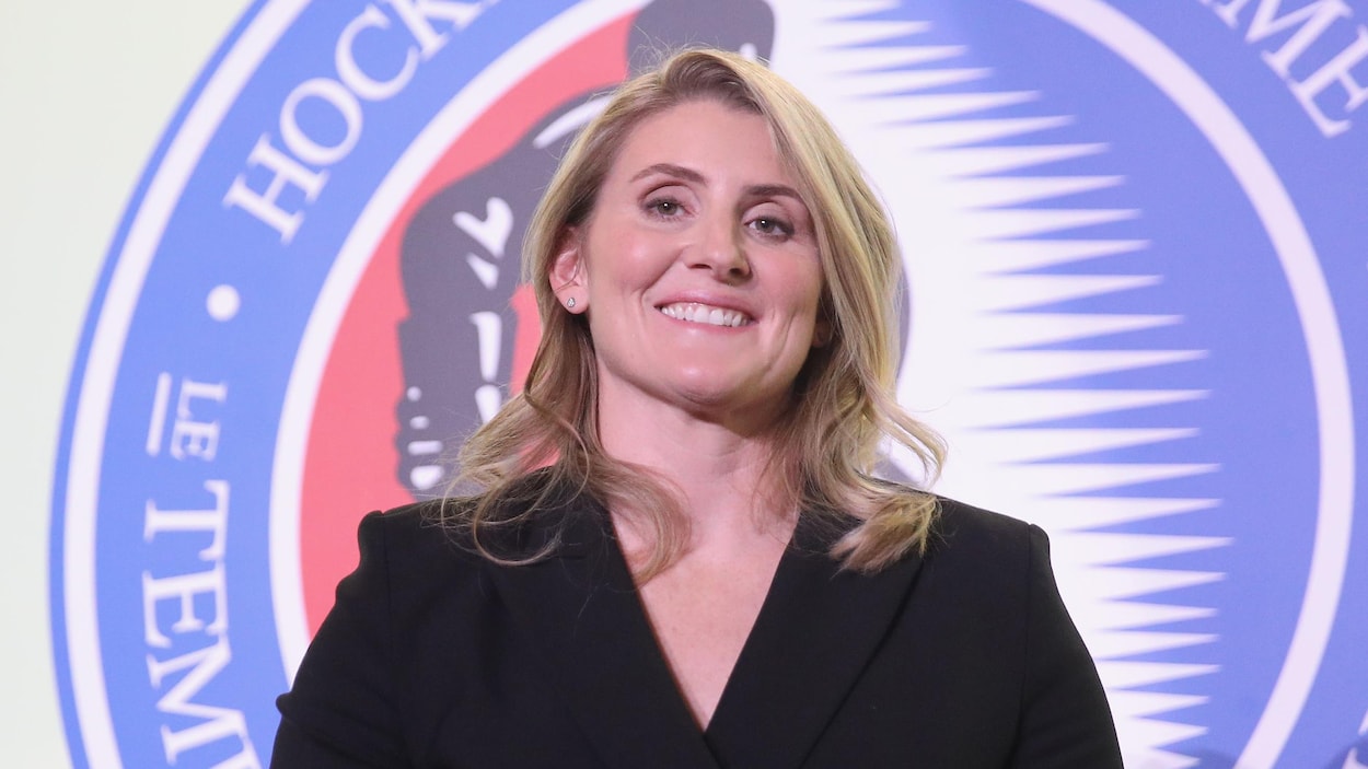 Une Autre Promotion Pour Hayley Wickenheiser Avec Les Maple Leafs ...