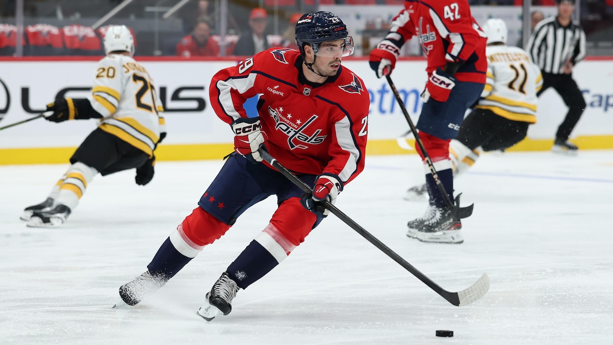 Les Penguins obtiennent l’attaquant québécois Hendrix Lapierre des Capitals