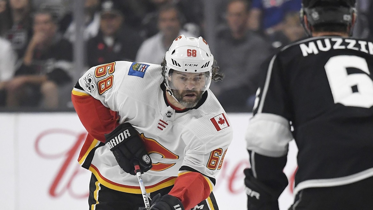 Jaromir Jagr a gagné son premier match dans l’uniforme des Flames de Calgary lorsque Sean Monahan a marqué à 1 min 2 s de la période de prolongation pour donner aux Albertains une victoire de 4-3 contre les Kings de Los Angeles. Jaromir Jagr a gagné son premier match dans l’uniforme des Flames de Calgary lorsque Sean Monahan a marqué à 1 min 2 s de la période de prolongation pour donner aux Albertains une victoire de 4-3 contre les Kings de Los Angeles.